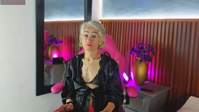 Snapshot of miss_monserrate01 chatting on 05-05-26, 01:30 miss monserrate01 online show from 05-05-26, 01:30