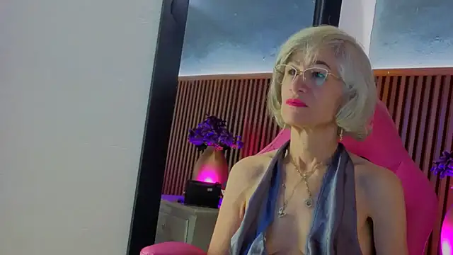 Snapshot of miss_monserrate01 chatting on 05-21-26, 01:18 miss monserrate01 online show from 05-21-26, 01:18