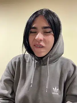 Sara Fernandez  online show from 03-06-26, 01:51