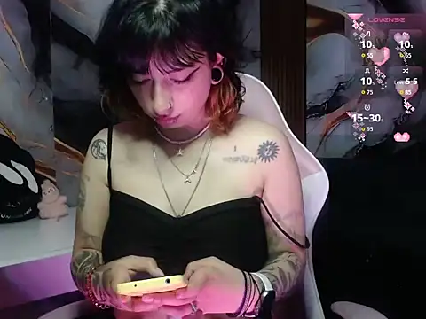 Snapshot of _weird_sativa chatting on 07-29-26, 11:08 weird sativa online show from 07-29-26, 11:08