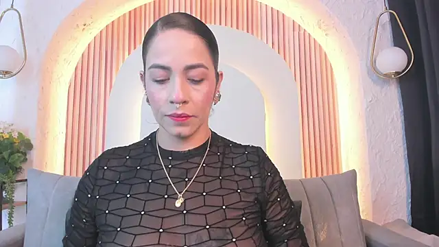 Snapshot of violet_scott_ chatting on 06-27-26, 10:53 violet scott online show from 06-27-26, 10:53