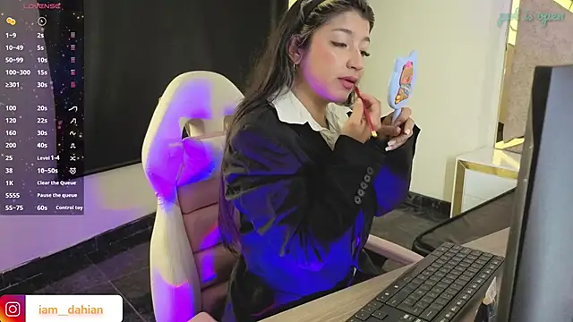 Dahiana Dmour  online show from 04-08-26, 12:49