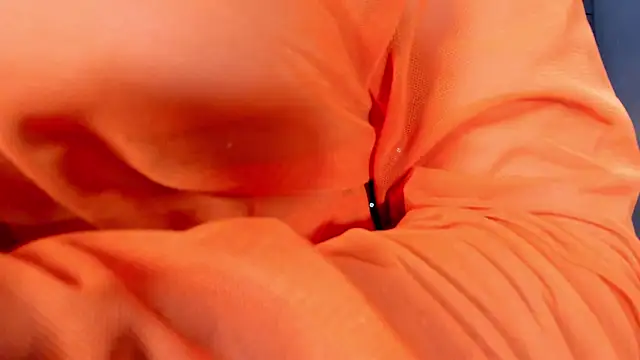 MiaWolton online show from 04-10-26, 07:18