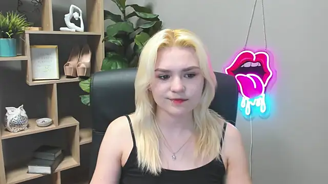 SweetLilyxo online show from 03-25-26, 07:25