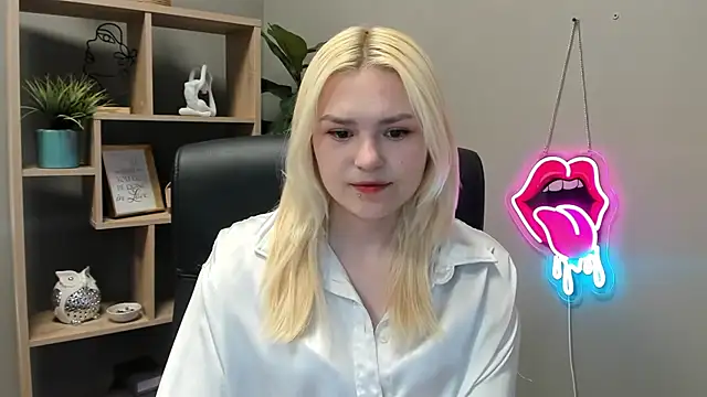 SweetLilyxo online show from 05-19-26, 01:28