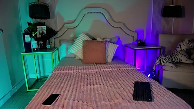 niicole garner online show from 05-22-26, 04:01