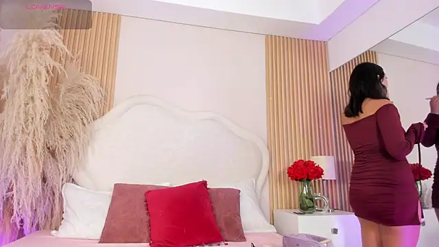 rebeca taylor online show from 04-28-26, 03:11