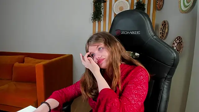 ChloeHalses online show from 06-06-26, 04:06