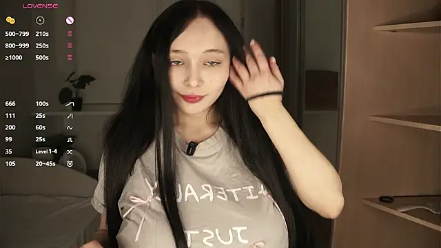 HannaHayles online show from 03-04-26, 06:47