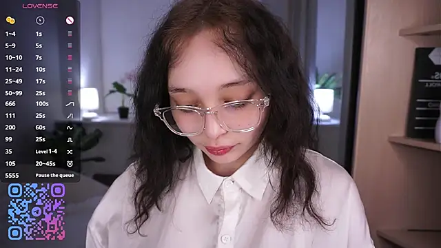 HannaHayles online show from 04-08-26, 05:02