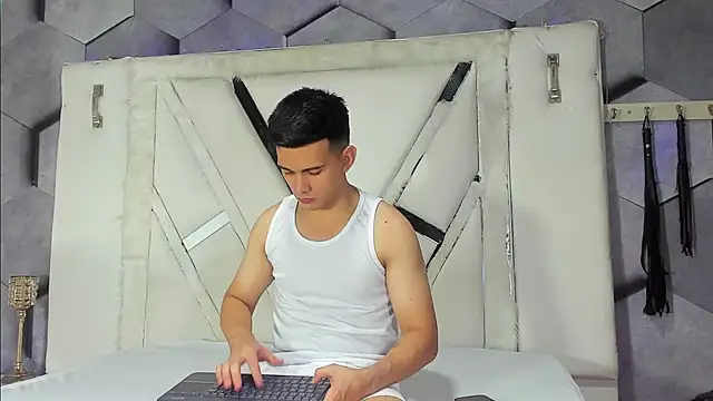 GoldenBoyM online show from 02-10-26, 02:37