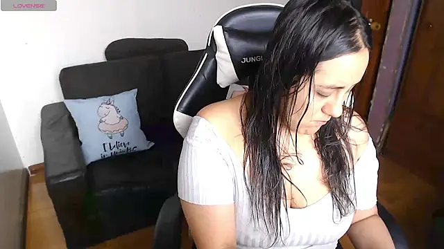 MeliisaRobers online show from 04-18-26, 03:49