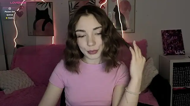 Adriennes online show from 03-11-26, 02:34