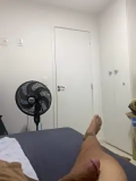 Snapshot of Russo18cm chatting on 02-19-26, 04:52 Russo18cm online show from 02-19-26, 04:52