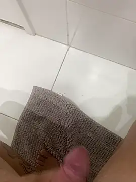 Snapshot of Russo18cm chatting on 03-05-26, 05:42 Russo18cm online show from 03-05-26, 05:42