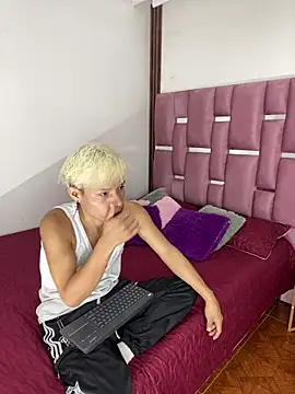 MaxyRyan online show from 03-05-26, 12:23