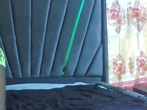 petitelavishey online show from 04-20-26, 07:15