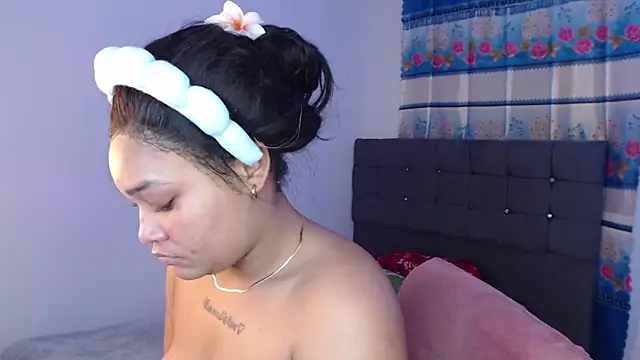 latin riahnna jp online show from 06-16-26, 09:45