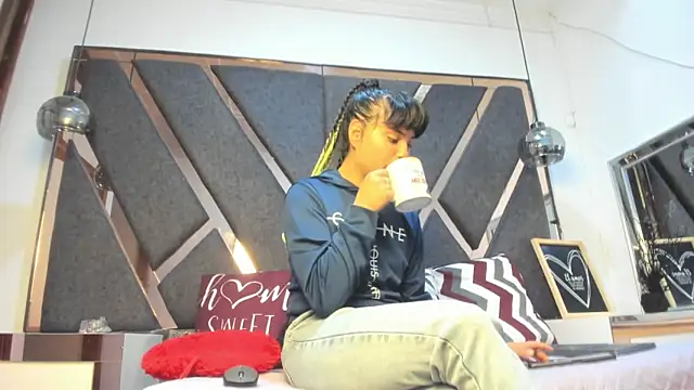 Maggyx online show from 04-24-26, 01:35