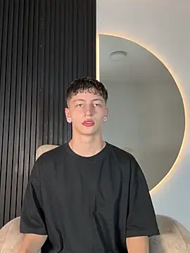 ARON LUXX online show from 02-19-26, 03:02