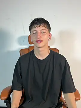 ARON LUXX online show from 03-22-26, 04:32