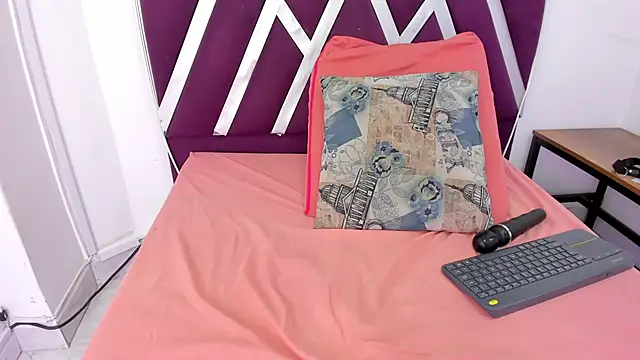 ninameduxx online show from 04-09-26, 06:19