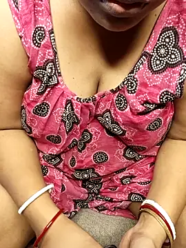 Snapshot of R_Queen chatting on 05-22-26, 06:53 R Queen online show from 05-22-26, 06:53