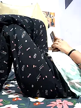 Snapshot of Priyaji-10 chatting on 03-16-26, 04:33 Priyaji-10 online show from 03-16-26, 04:33