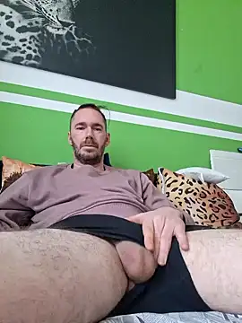 Snapshot of Dernachbar89 chatting on 02-04-26, 01:28 Dernachbar89 online show from 02-04-26, 01:28
