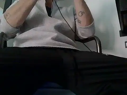 Snapshot of Dernachbar89 chatting on 06-16-26, 02:41 Dernachbar89 online show from 06-16-26, 02:41