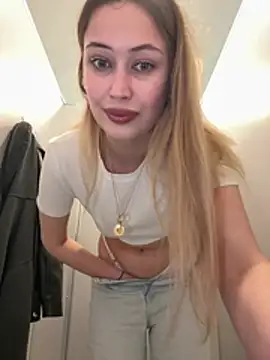 Snapshot of blonde_exe chatting on 05-05-26, 03:31 blonde exe online show from 05-05-26, 03:31