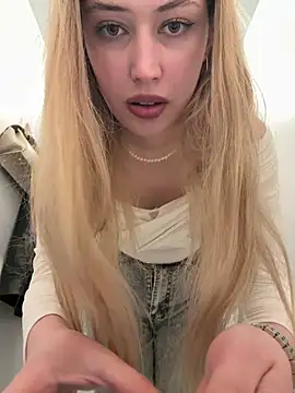 Snapshot of blonde_exe chatting on 05-14-26, 04:14 blonde exe online show from 05-14-26, 04:14