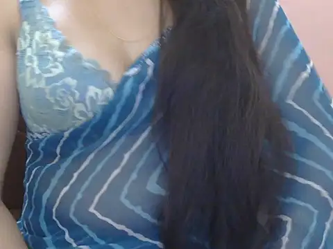 Snapshot of Cute_Sheetal chatting on 05-12-26, 01:08 Cute Sheetal online show from 05-12-26, 01:08