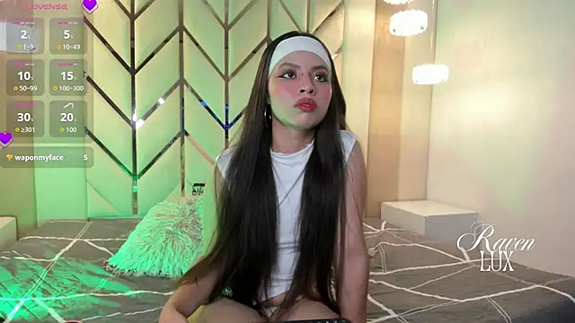 Raven Luxx online show from 04-15-26, 01:56