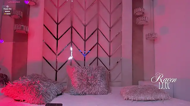 Raven Luxx online show from 04-19-26, 01:27