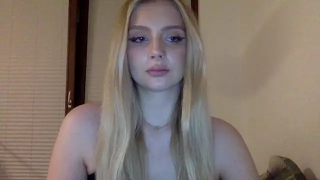 Snapshot of MayaWetDream chatting on 05-05-26, 08:17 MayaWetDream online show from 05-05-26, 08:17