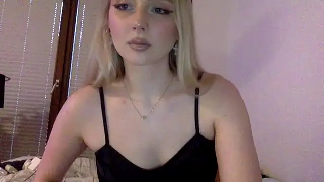 Snapshot of MayaWetDream chatting on 05-17-26, 05:31 MayaWetDream online show from 05-17-26, 05:31