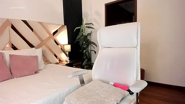 missthailand  online show from 04-14-26, 10:27