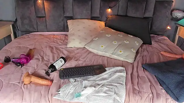 FernandaBrown   online show from 03-08-26, 02:04