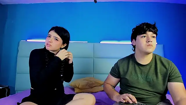 EmilyAndAndrew online show from 02-10-26, 03:43