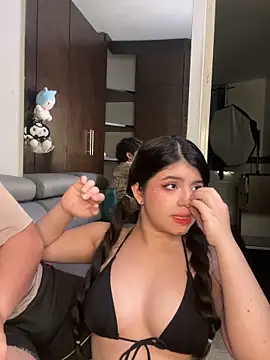EmilyAndAndrew online show from 05-09-26, 04:28