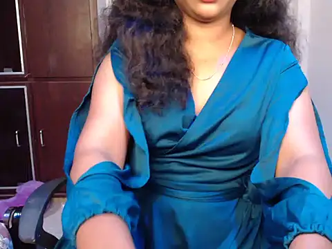 Snapshot of VixenNandhu chatting on 07-24-26, 10:08 VixenNandhu online show from 07-24-26, 10:08