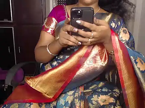 Snapshot of VixenNandhu chatting on 07-30-26, 07:51 VixenNandhu online show from 07-30-26, 07:51