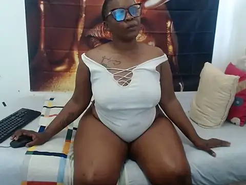 Snapshot of Queenteex6992 chatting on 06-30-26, 09:32 Queenteex6992 online show from 06-30-26, 09:32