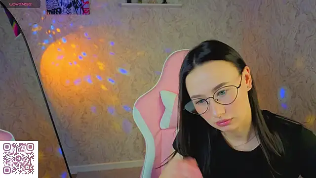 Snapshot of _Kiki_angel_ chatting on 06-11-26, 01:05 Kiki angel online show from 06-11-26, 01:05