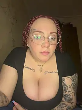 Snapshot of Diablita13 chatting on 02-05-26, 11:04 Diablita13 online show from 02-05-26, 11:04