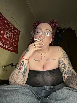 Snapshot of Diablita13 chatting on 02-06-26, 11:52 Diablita13 online show from 02-06-26, 11:52