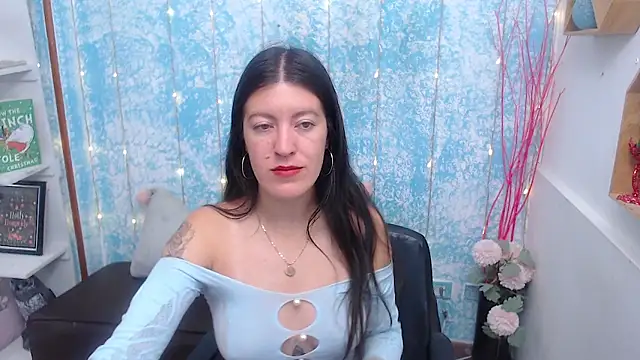 HannaOwen  online show from 04-06-26, 01:56