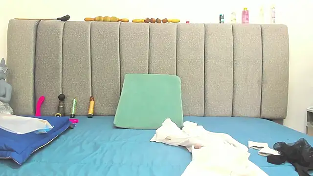 Giselle James online show from 03-11-26, 07:53