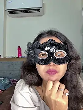 raavigirl online show from 04-25-26, 03:31